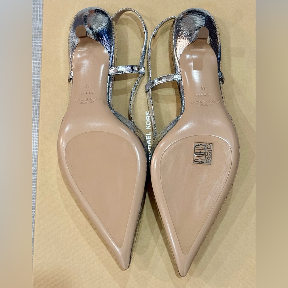 BrandNEW Michael Kors COLLECTION Hallie Runway Crackled Leather Pump, 41. Silver - Picture 10 of 16